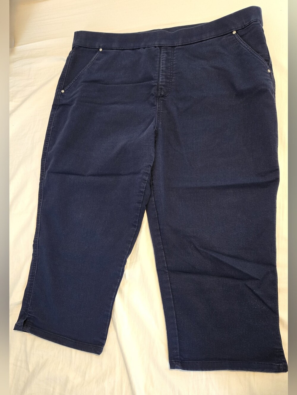Khakis & Company Women’s Navy Capris - Size 18